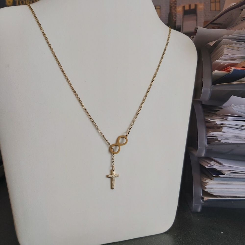 Dainty Cross Shape Necklace - Picture 4 of 4